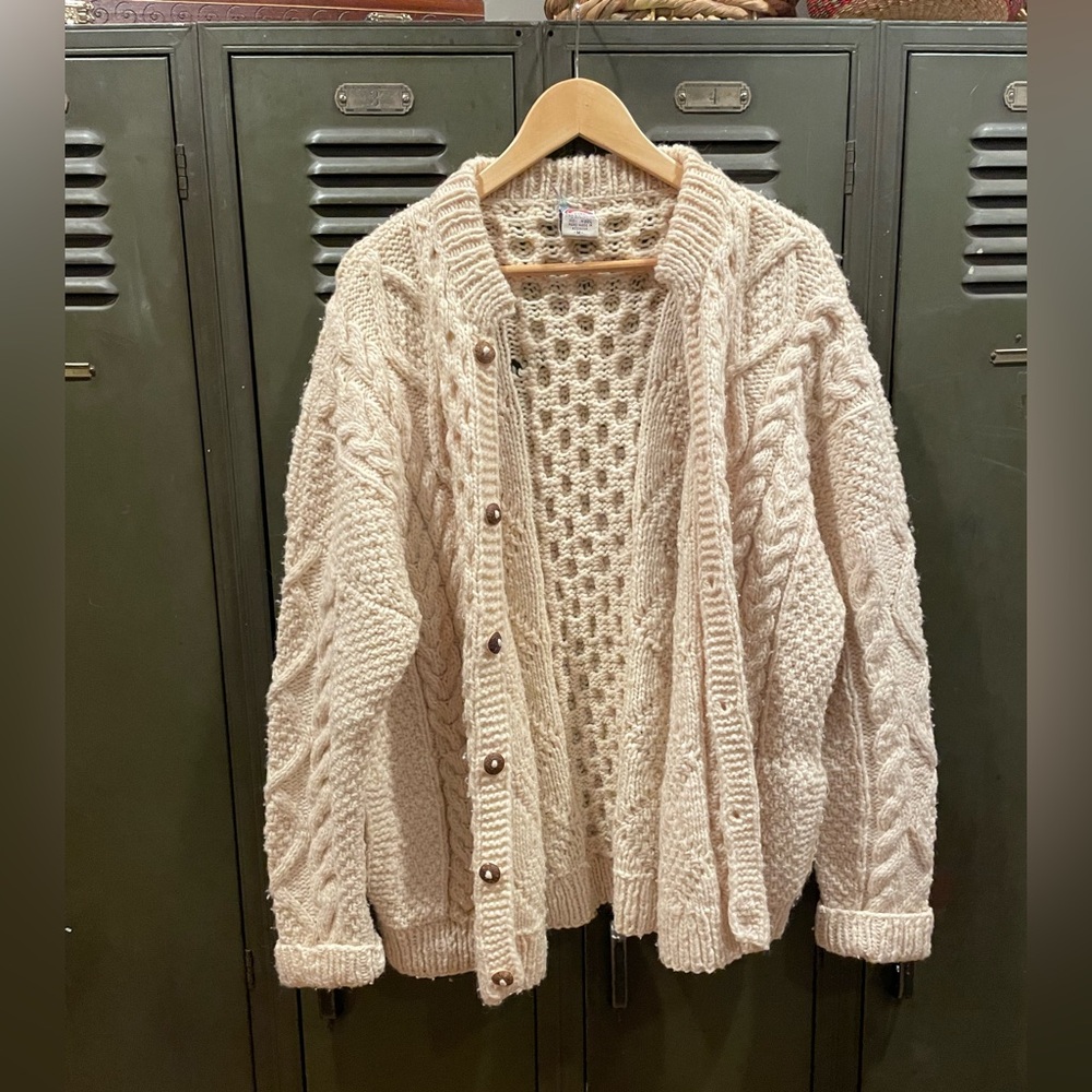 Cozy Cream 100% wool vintage Cable Knit Sweater